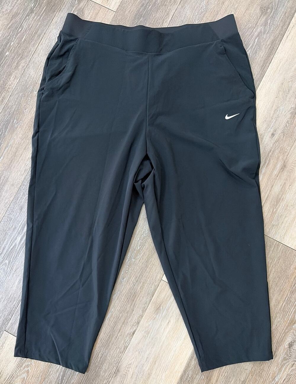 Nike Dri-FIT Women’s 1X Black Cropped Athletic Leggings Capri Pants Plus